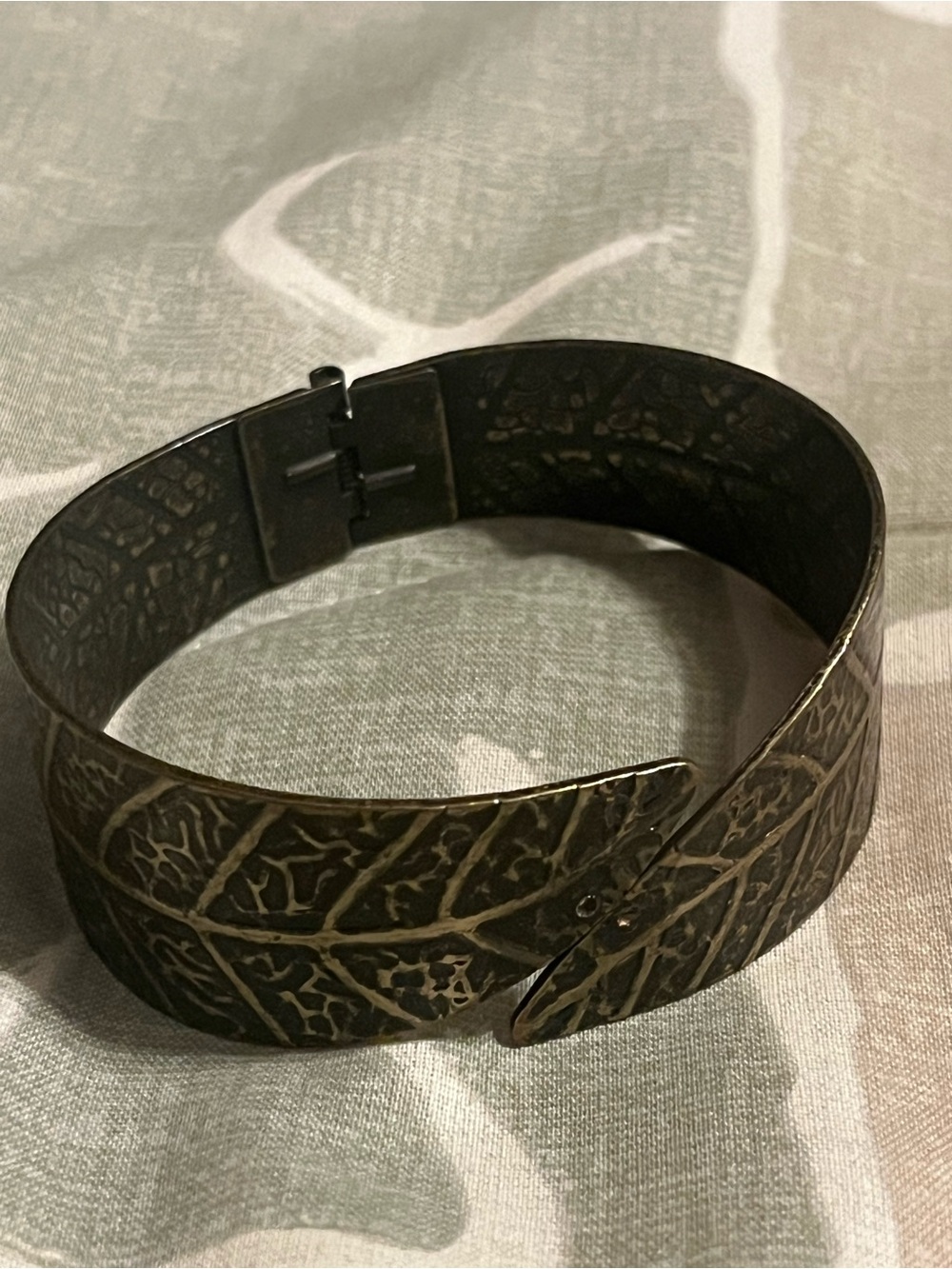 Leaf-Texture Metal Bangle Bracelet in Antique Bronze